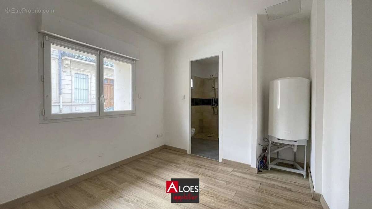 Appartement à UCHAUD