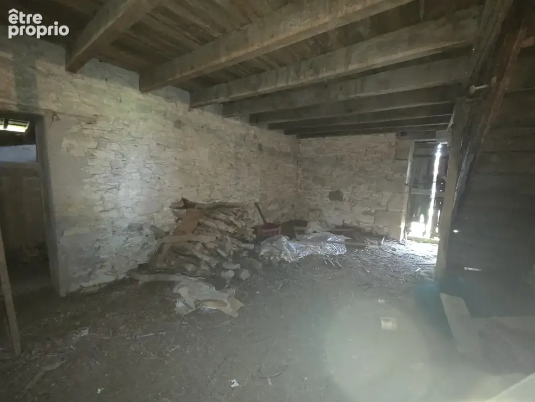 Maison en pierre à rénover   Fort potentiel d’aménagement - photo 8