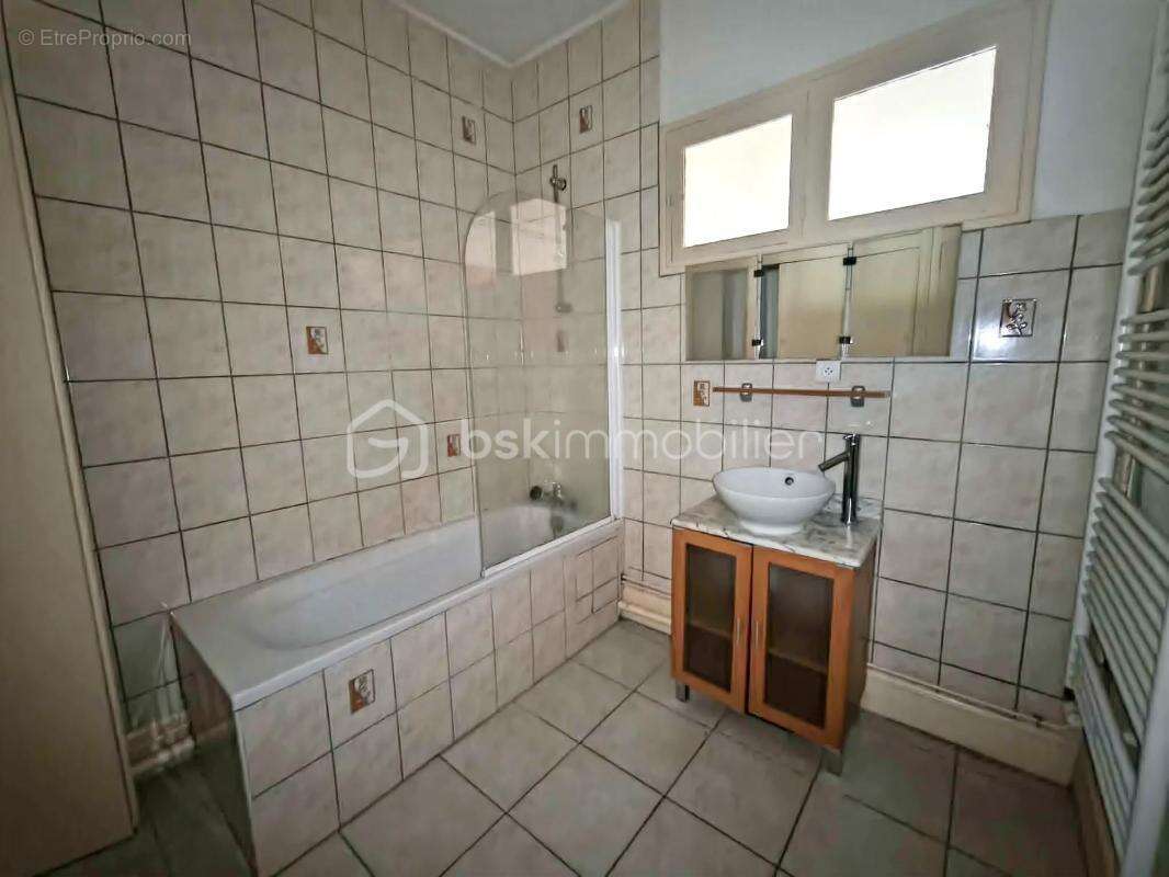 Appartement à NOIRETABLE