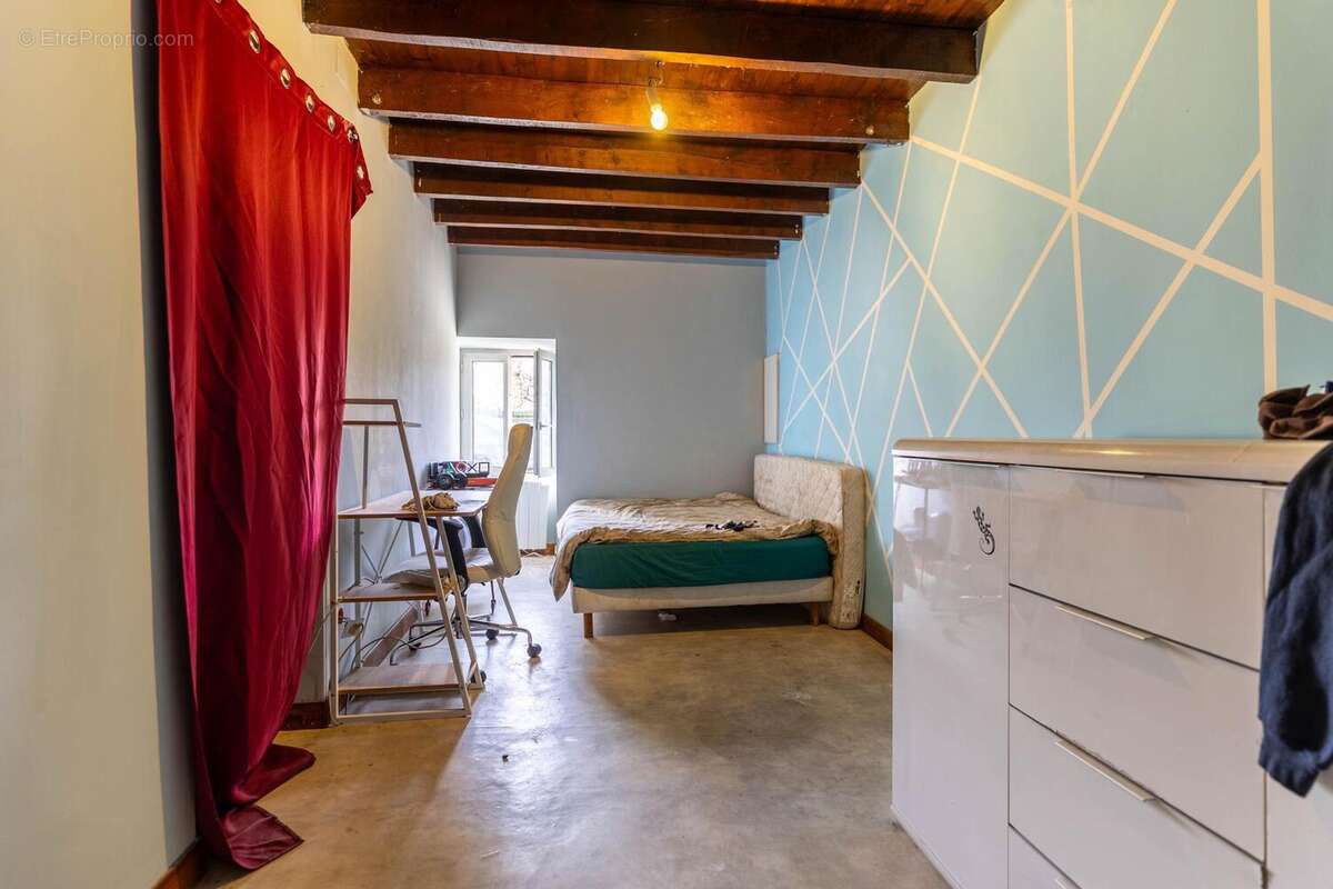 Maison 188 m² à Saint-Sornin  - photo 8