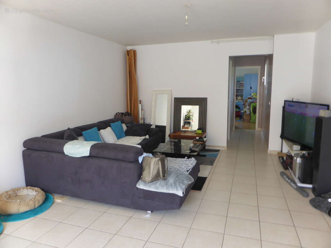 Appartement à COURSON-MONTELOUP