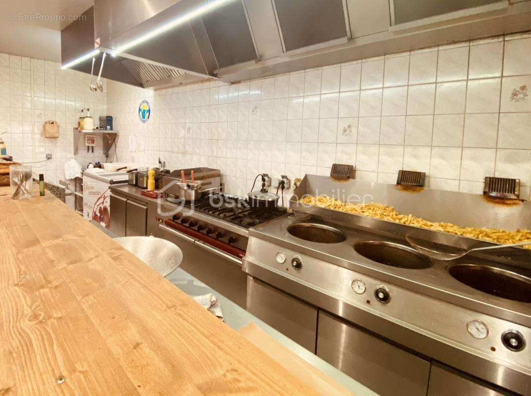 Commerce à PEROUGES