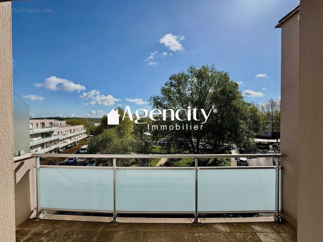 Appartement à SAINT-THIBAULT-DES-VIGNES