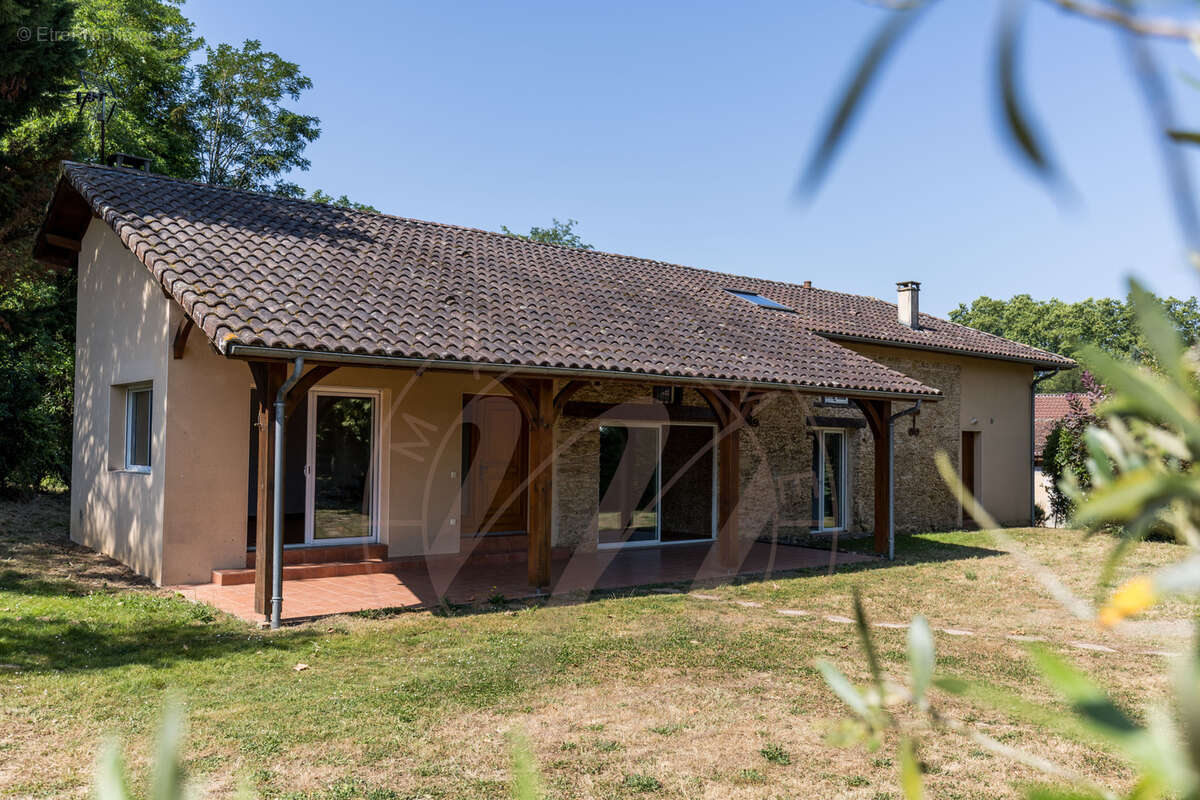 Maison à PUJO-LE-PLAN