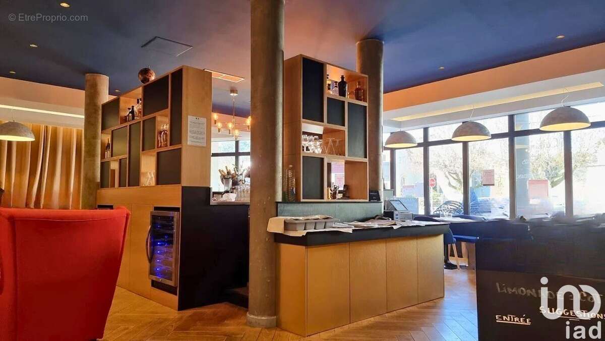 Photo 2 - Commerce à BURES-SUR-YVETTE