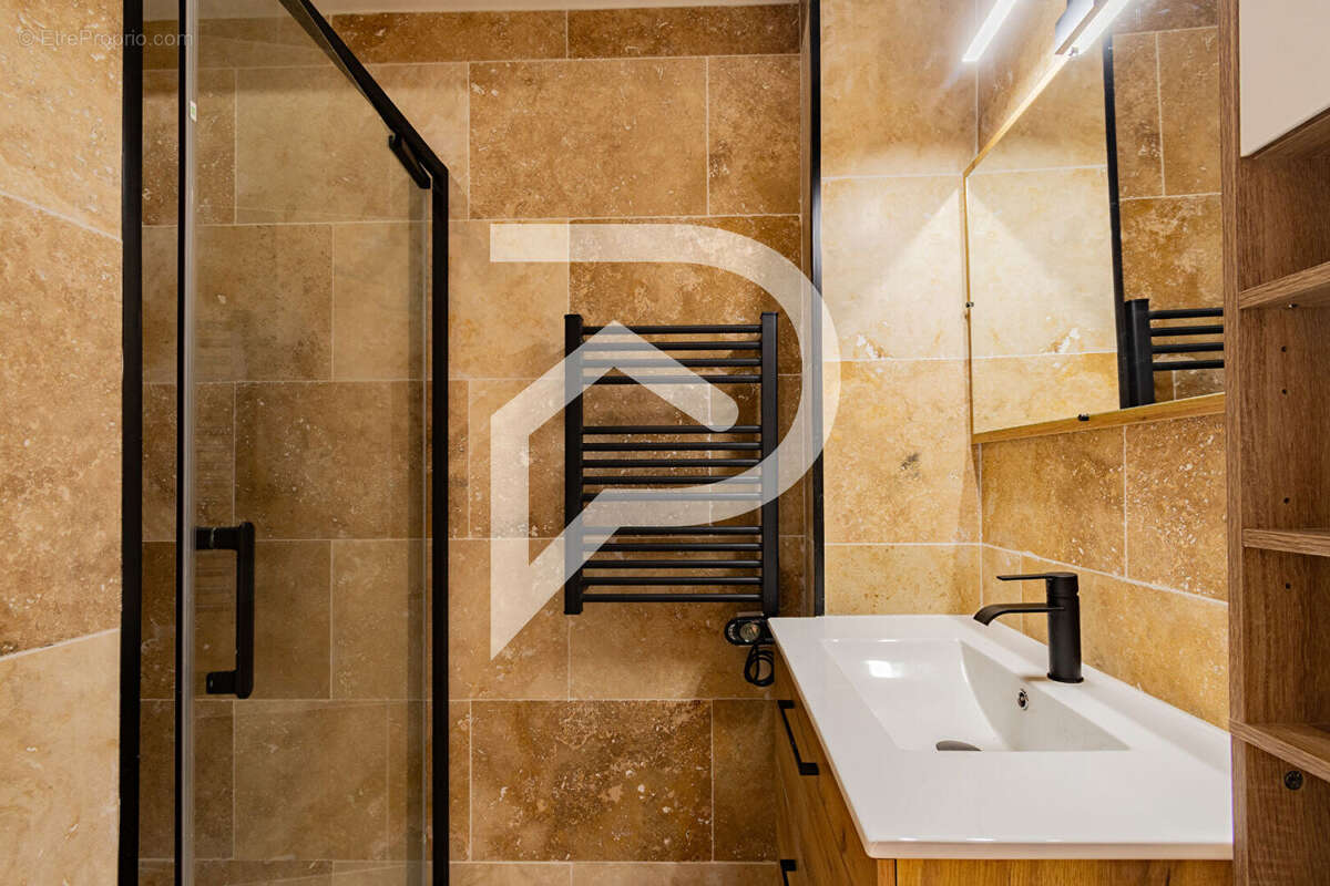 Appartement à MARSEILLE-4E