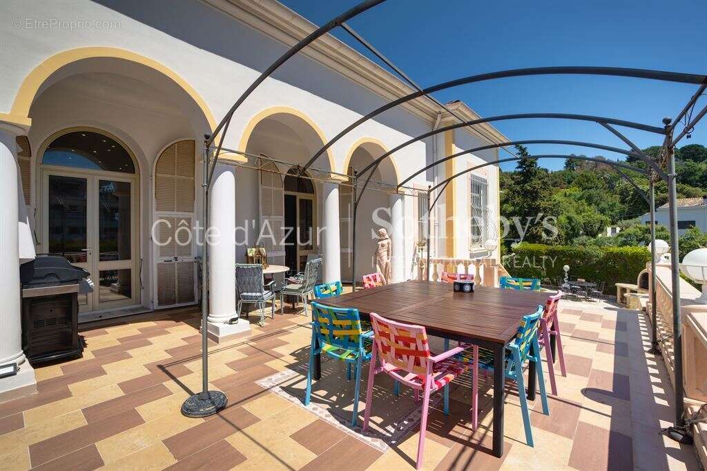 Cannes Croix des Gardes villa avec échappée mer, piscine et terrain plat - photo 15