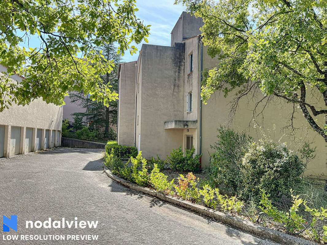 Appartement à GREOUX-LES-BAINS