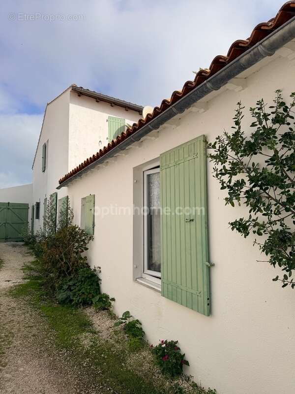 Appartement à LA FLOTTE