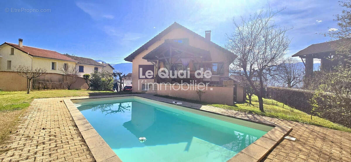 Maison à CHARNECLES