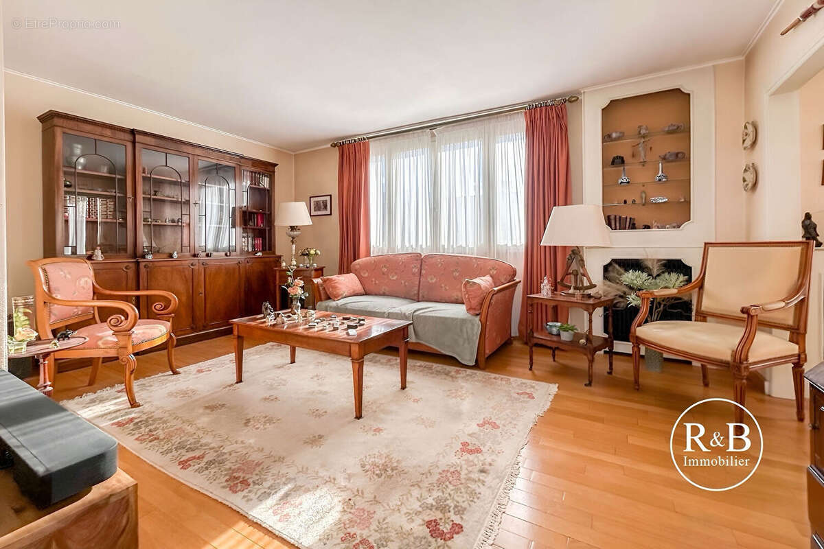 Appartement à LES CLAYES-SOUS-BOIS