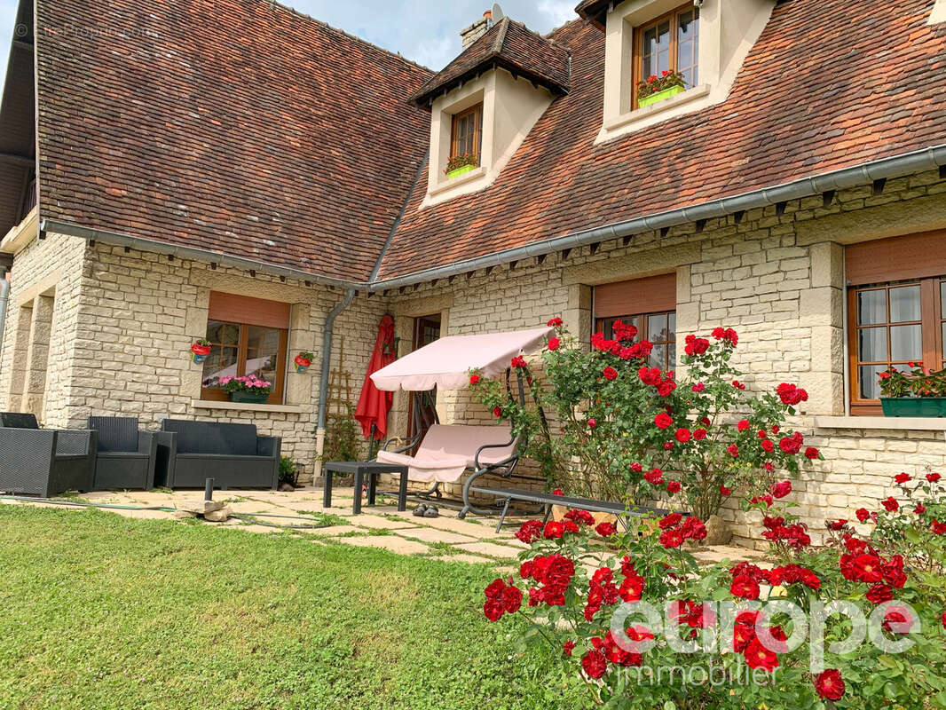 Maison à AVALLON