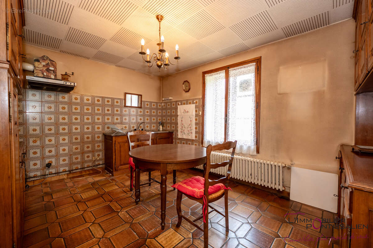 MAISON DE 208 m2 SUR 733 m2- Proche frontière - photo 14