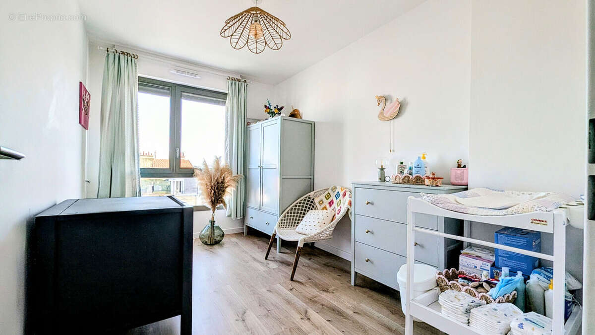 Appartement Saint Denis 4 pièce(s) 80.45 m2 - photo 6