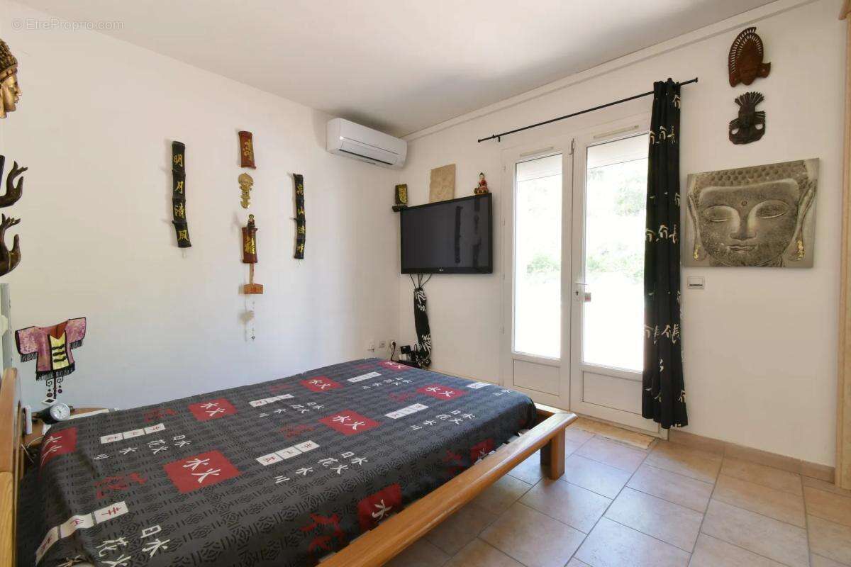 Maison à SAINT-ESTEVE-JANSON