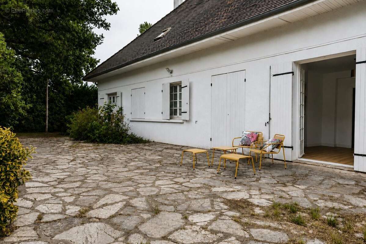 Maison 238 m² à Artigues-Pres-Bordeaux  - photo 9