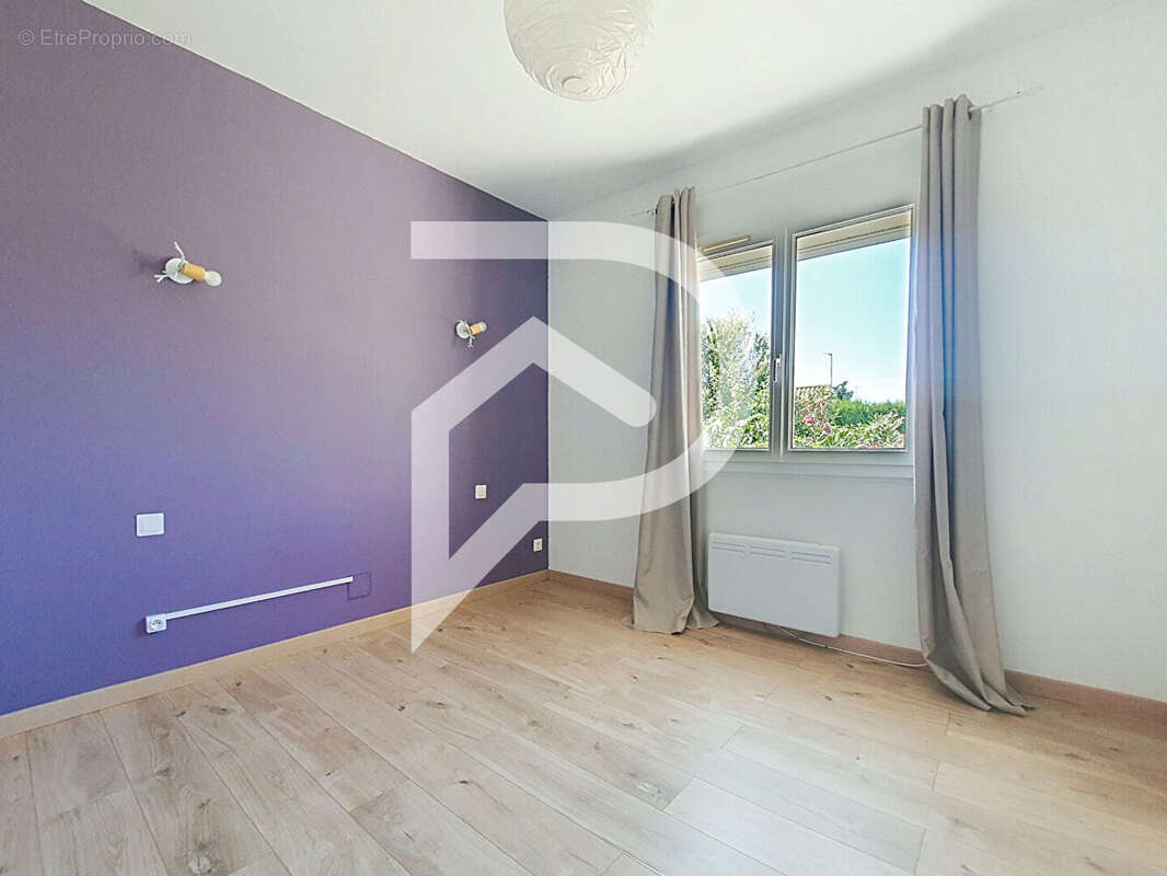 Appartement  T4 80m²  terrasse et parking - photo 10