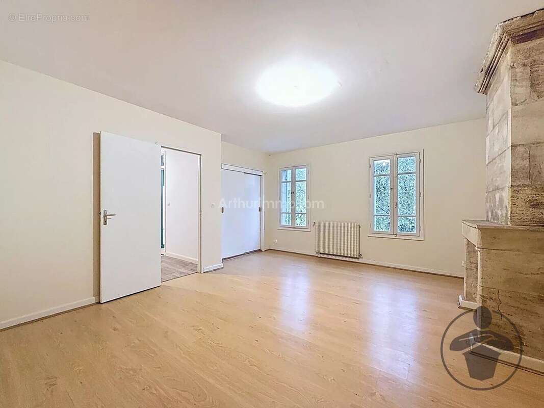 Maison à LES PEINTURES