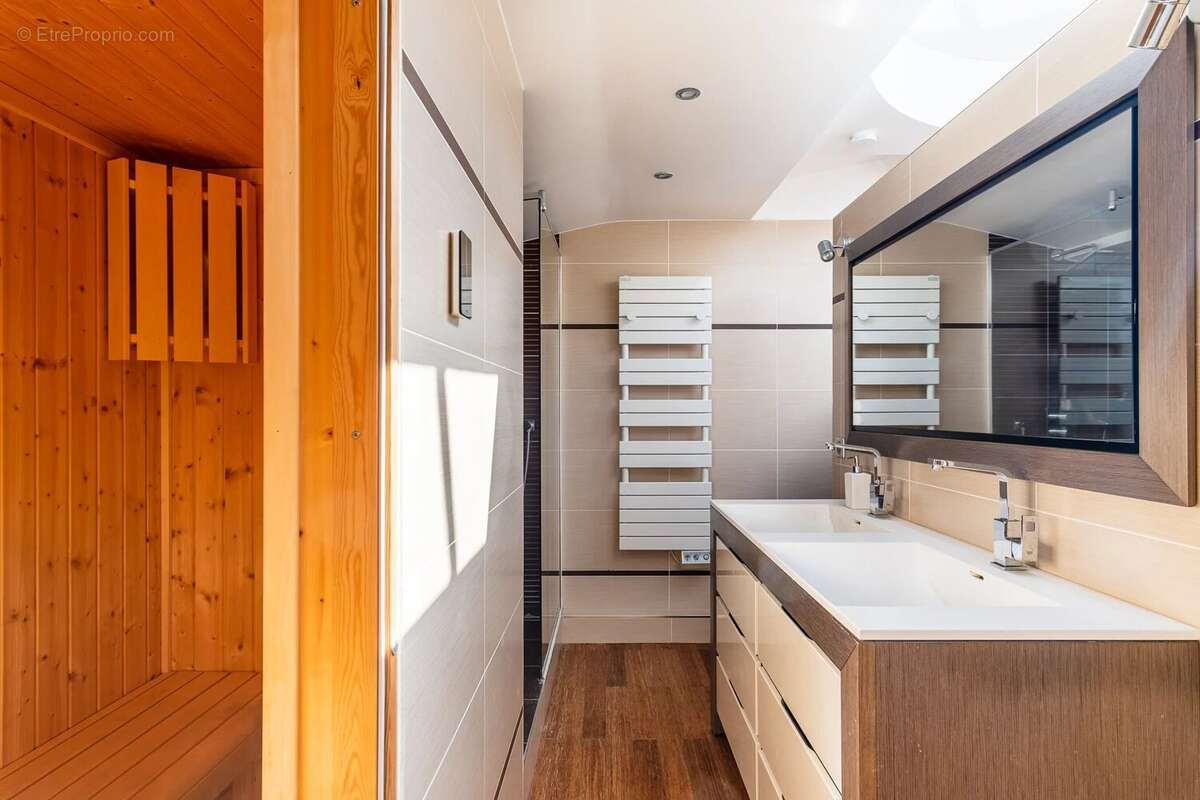 Appartement à PARIS-8E