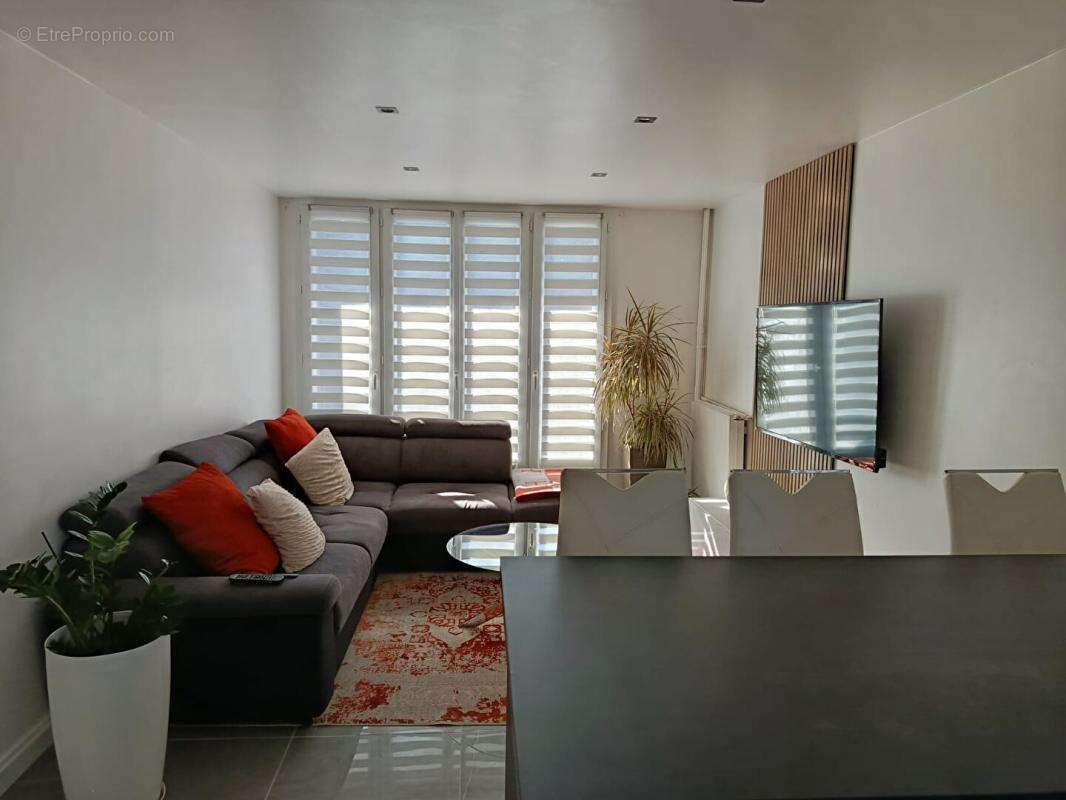 Appartement à COMBS-LA-VILLE