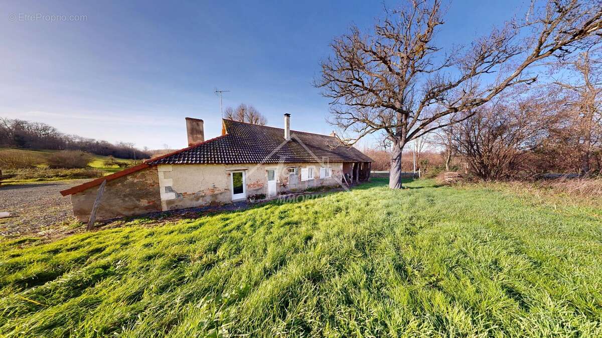 Maison à NEUILLY-LE-REAL