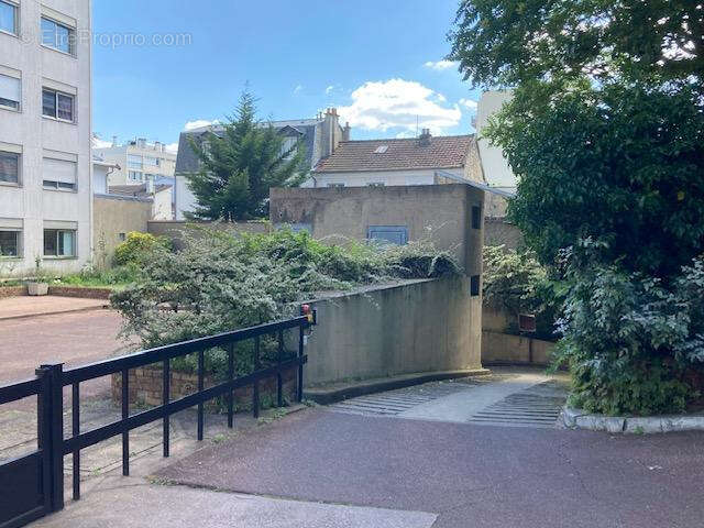 Parking à COURBEVOIE
