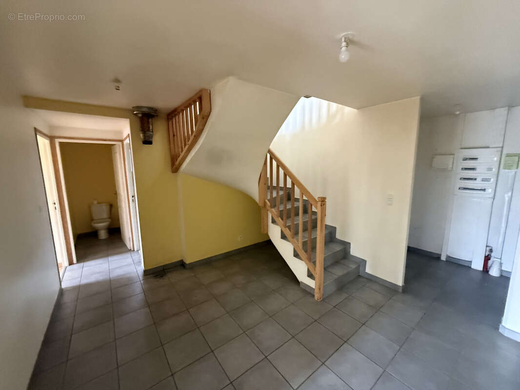 Maison à SAINT-JULIEN-CHAPTEUIL