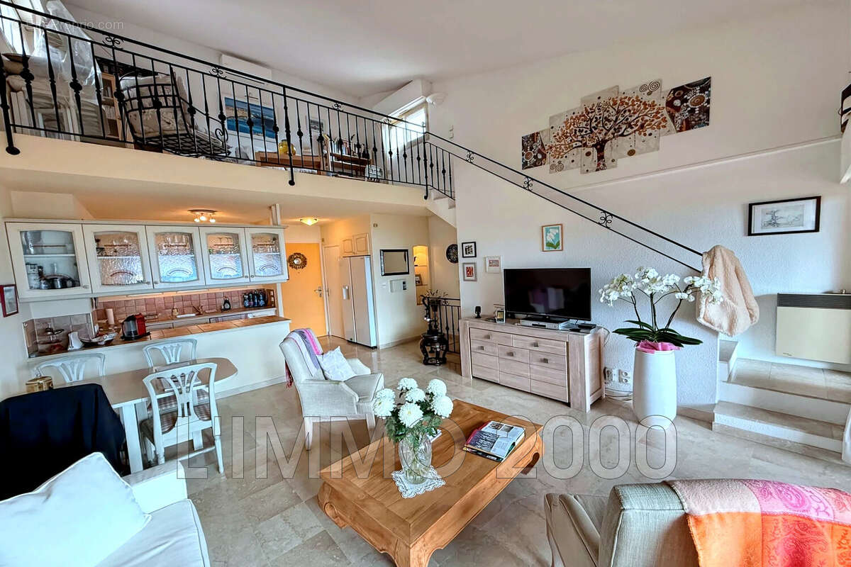 Appartement à VALLAURIS