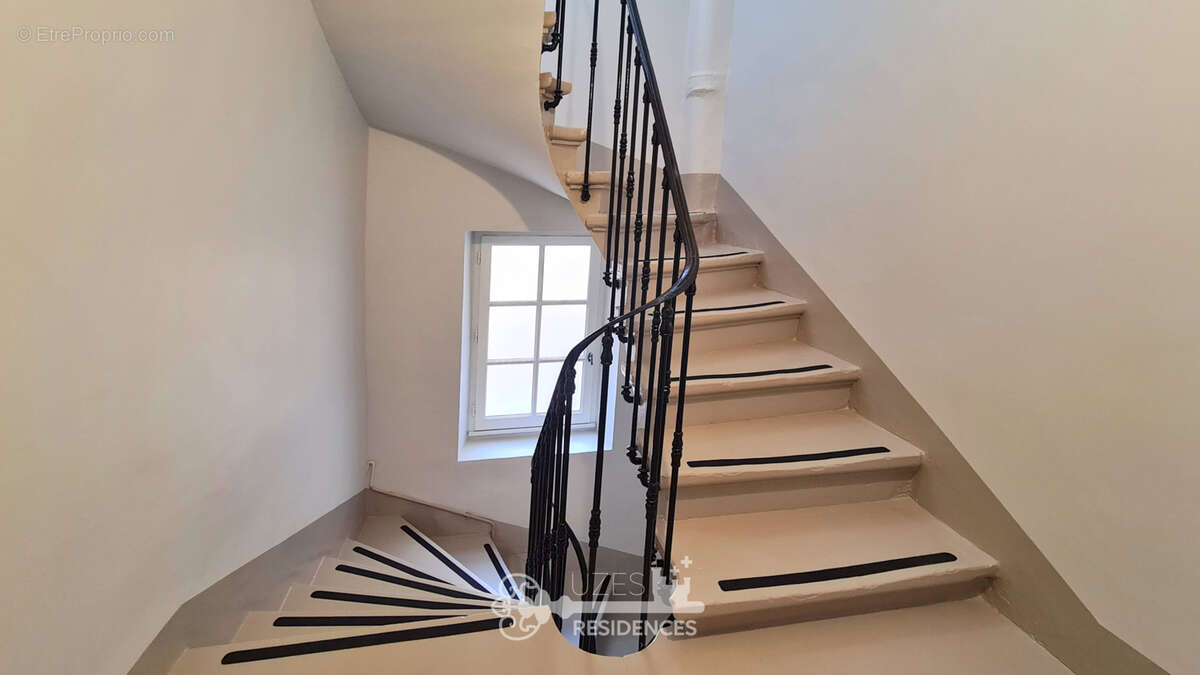 Appartement rénové de 90 m2 avec terrasse et 2 suites au cœur d'Uzès - photo 16