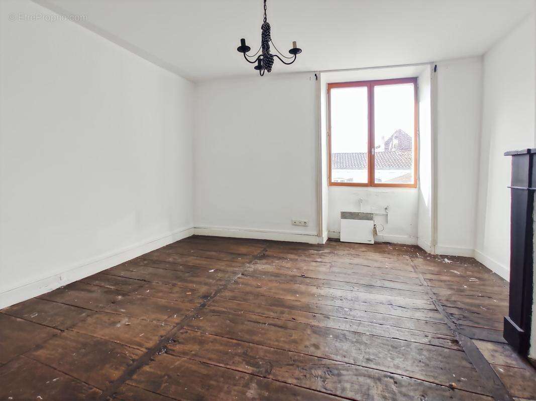 Appartement à SAINT-ASTIER