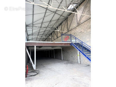 Commerce à SAINT-PARRES-AUX-TERTRES