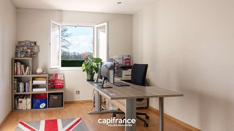 Maison à SAINT-ETIENNE-SUR-CHALARONNE