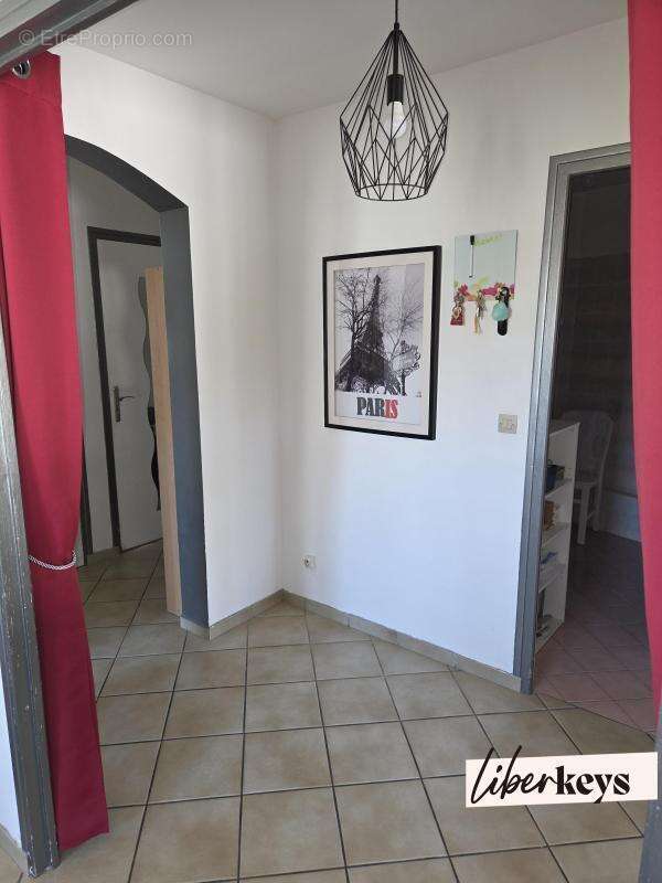 Beau local commercial 130m2 avec Appartement 120 m2 et terrain 3000 m2 - photo 9