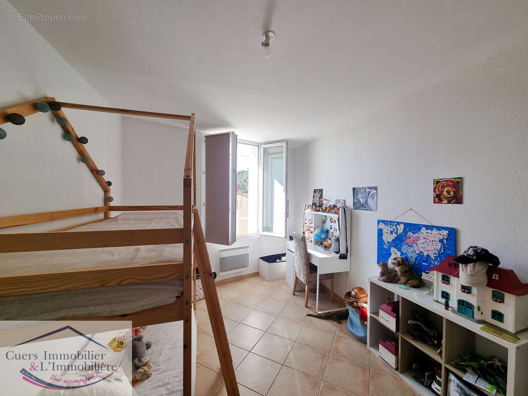 Appartement à SOLLIES-PONT