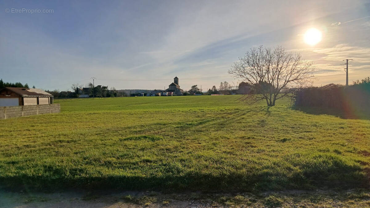 Terrain à CHAREIL-CINTRAT