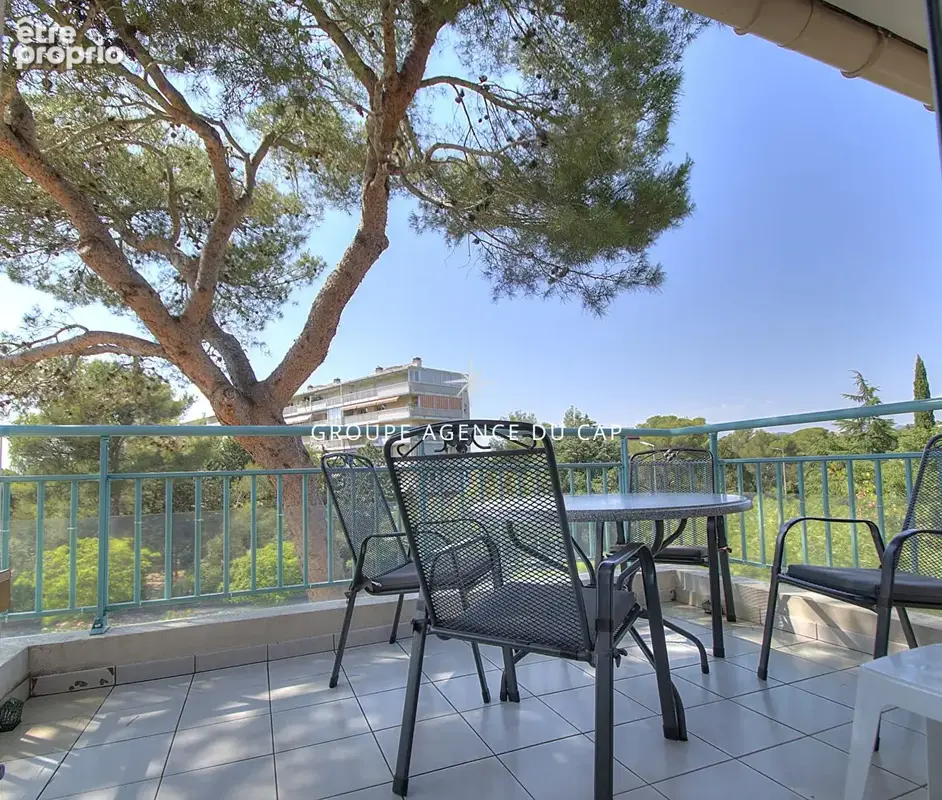 Appartement 2 pieces  climatisé en dernier etage d'une residence recente avec terrasse garage et piscine a saint raphael - photo 5