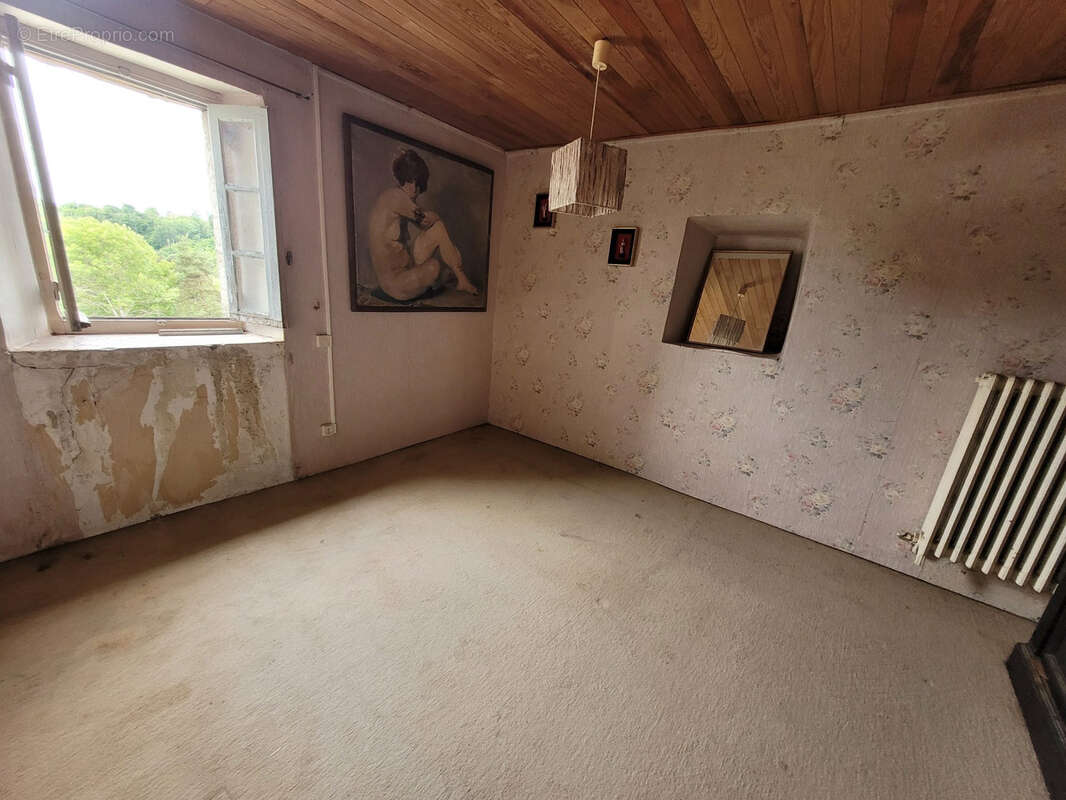 Maison 87m2 8300m2 de terrain plus dépendances - photo 7