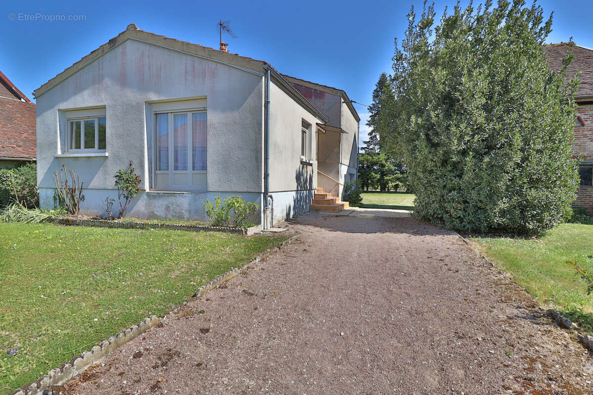 Maison à MESNIL-SAINT-PERE