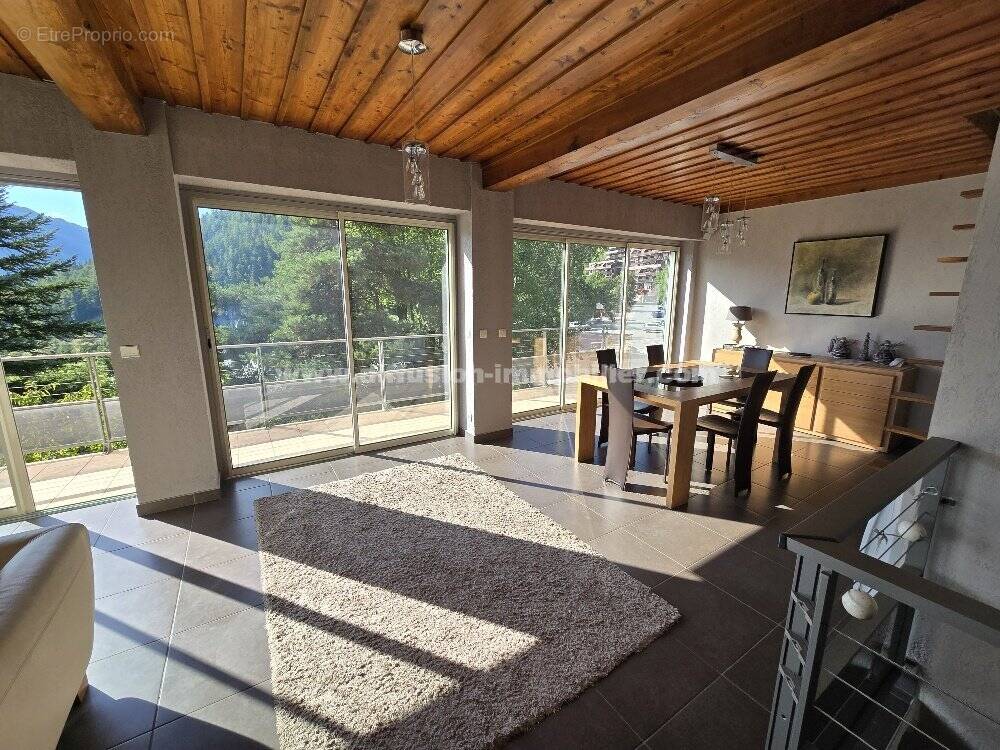 Appartement à UVERNET-FOURS