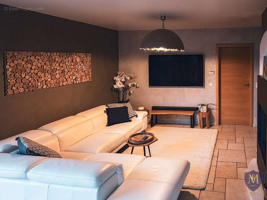 Bettlach au calme avec vue dégagée très belle maison de 161 m2 avec 15,37 ares - photo 6