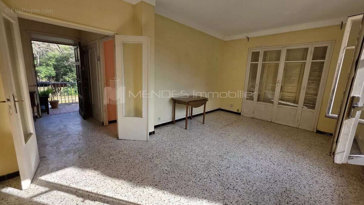 Maison familiale-immeuble a renover la trinite - photo 3