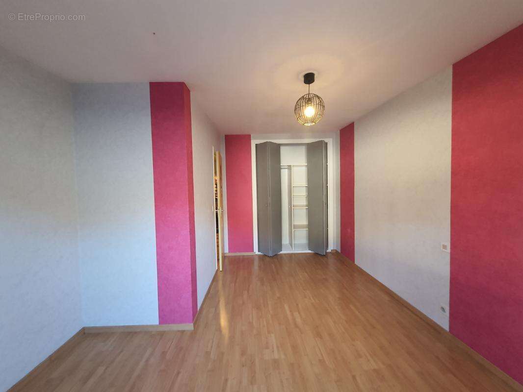 Appartement T3 avec terrasse, balcon, jardin privatif, garage, atelier et vue montagnes - photo 8