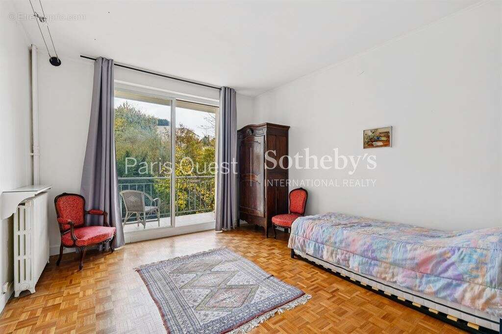 Appartement à NEUILLY-SUR-SEINE