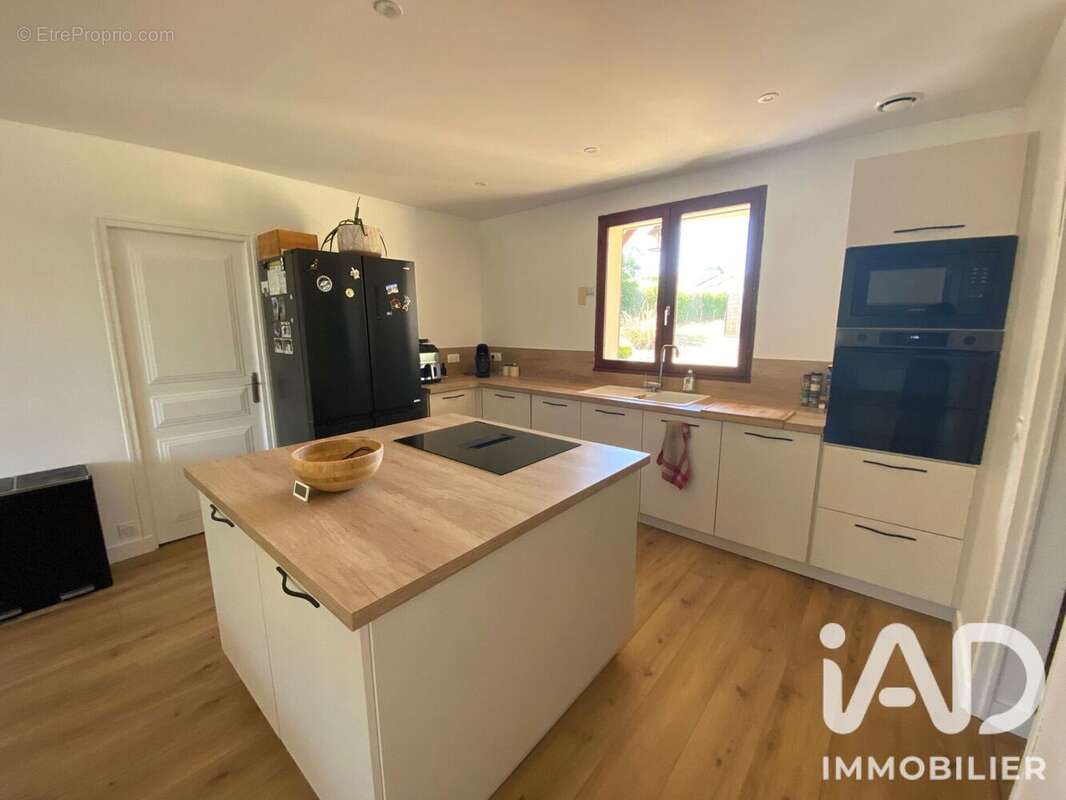 Maison 110 m² à Azay-Le-Brule  - photo 3