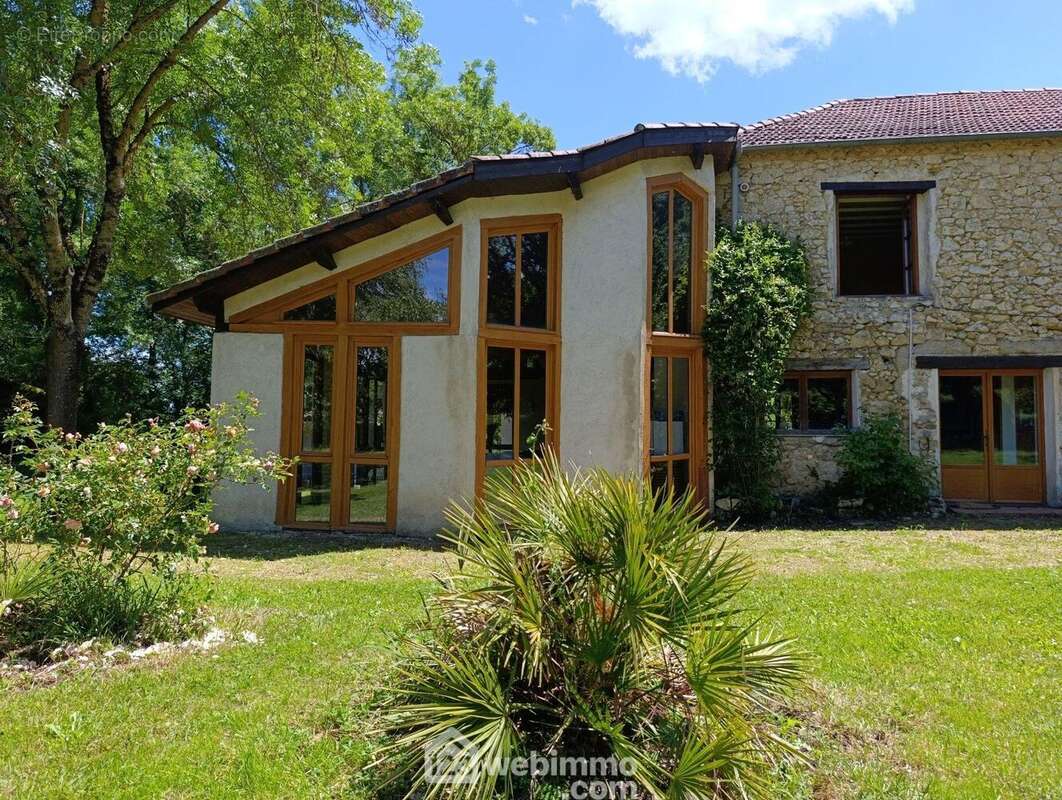 Maison à COURRENSAN