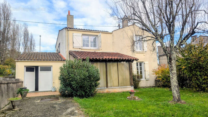 Maison à vendre 6 pièces CHERVES RICHEMONT (16) - photo 2