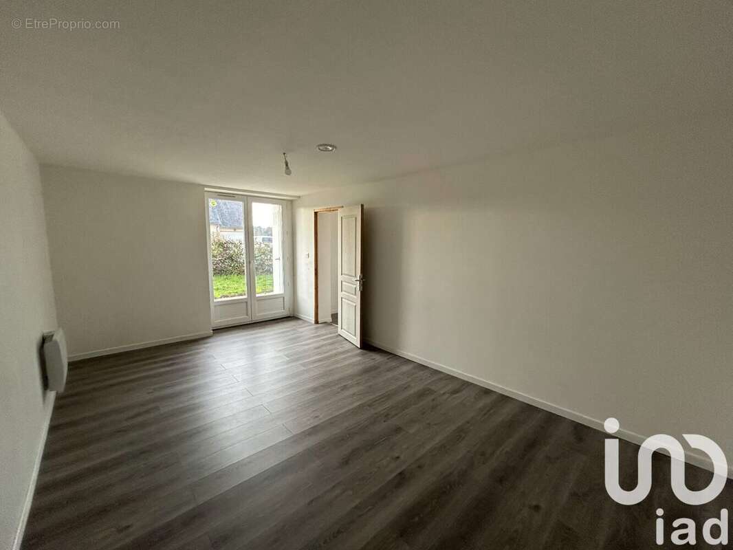 Photo 9 - Maison à LA BREILLE-LES-PINS