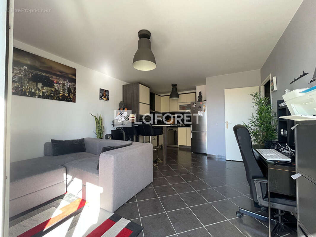 EXCLUSIVITÉ - T3 60m² avec ascenseur et  parking privé - Proche Mandres les Roses - photo 16