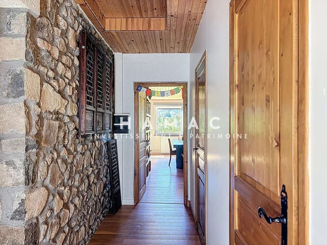 Maison à POULE-LES-ECHARMEAUX