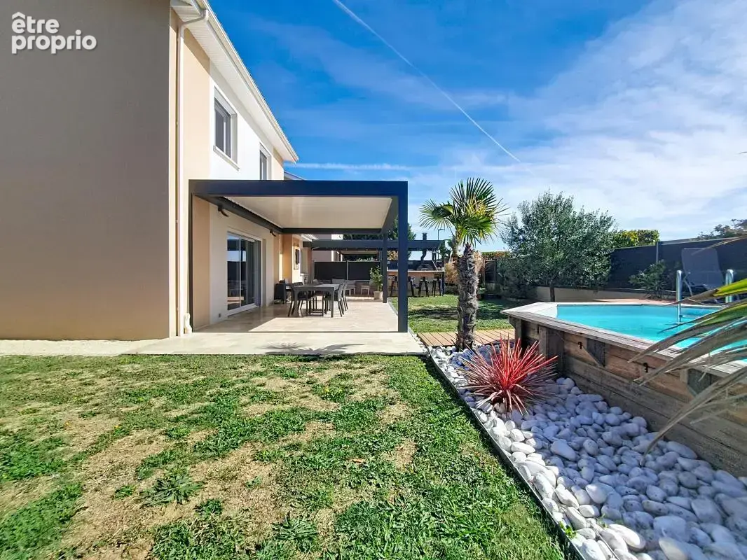Maison - 3 Chambres - Garage - 2 Terrasses - Pergola - Cuisine extérieure - Piscine - Jardin - Au cœur du village - photo 3